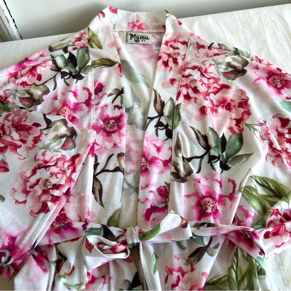 Show me your MuMu BRIE Floral Garden Print Short Kimono Robe - Picture 11 of 14
